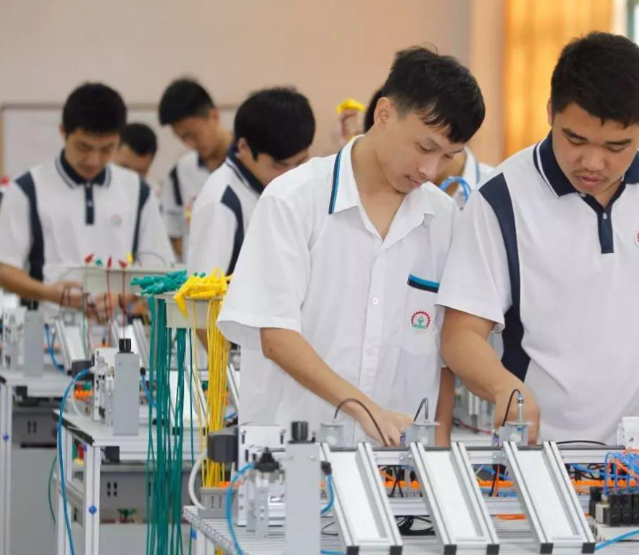 关键技能打破研究成果融入课程教育带着